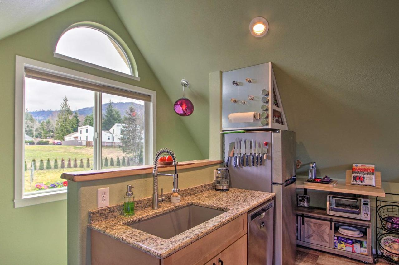Charming Port Angeles Studio With Deck And Views! Apartman Kültér fotó