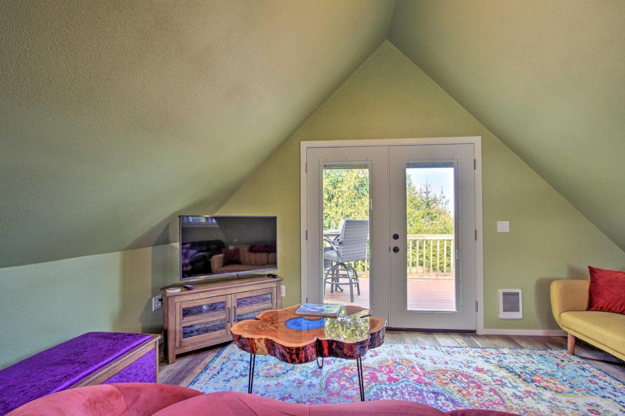 Charming Port Angeles Studio With Deck And Views! Apartman Kültér fotó