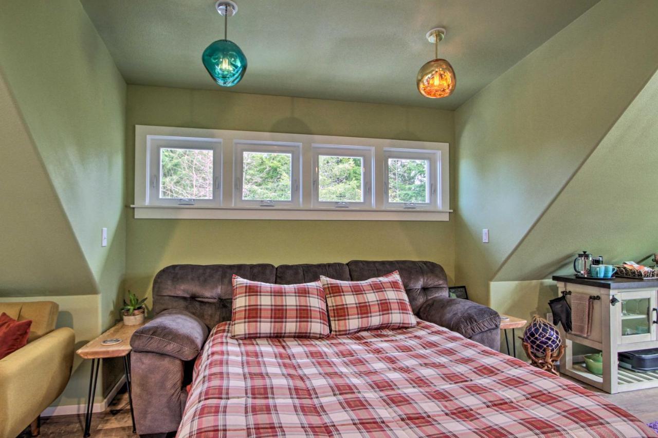 Charming Port Angeles Studio With Deck And Views! Apartman Kültér fotó